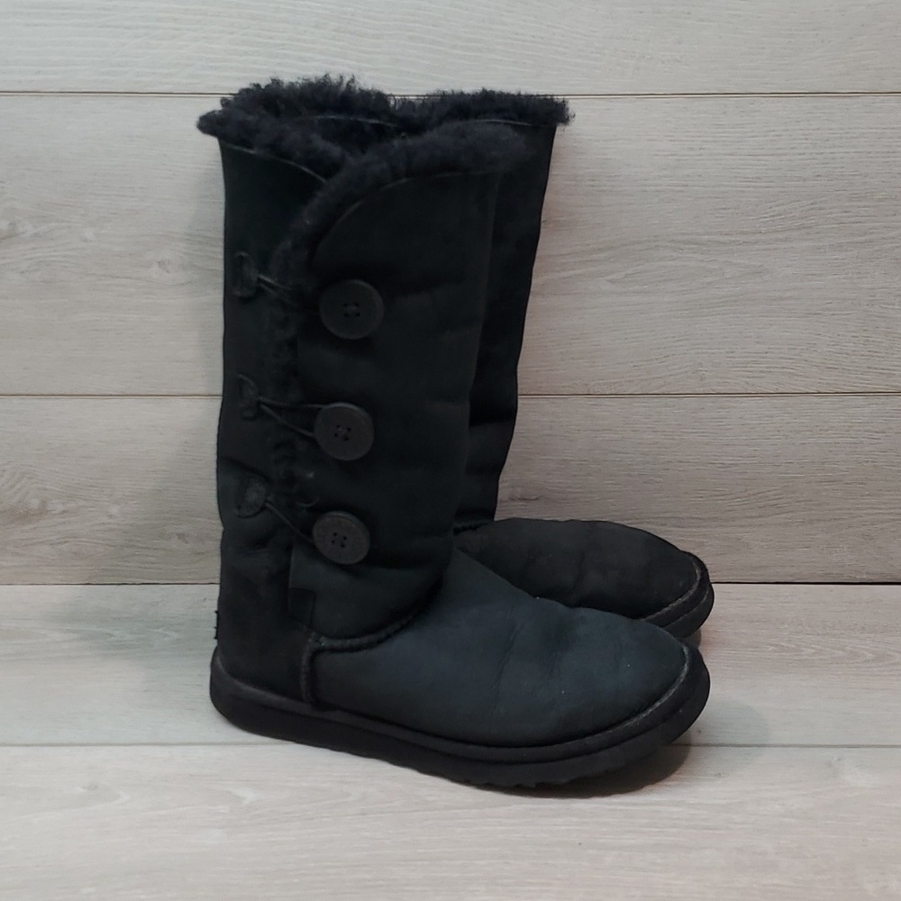 Ugg Australia Women 1873 Tall Suede Sheepskin Button 3 Boots shoes sz 7